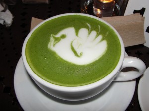 foam of tea drink made into bird shape