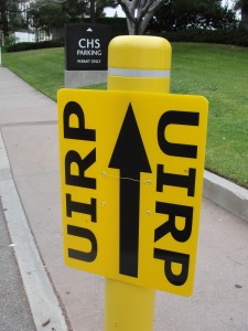 yellow sign with arrow and "UIRP"