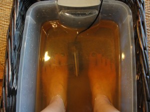 water turned orange in ionic footbath - detox from joints