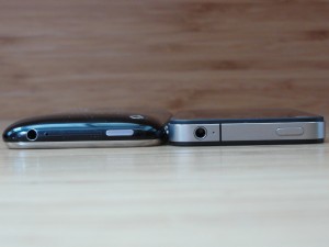 top view of iphone 3gs and iphone 4 with audio jack and power button