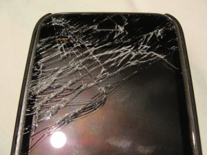 iphone 3gs screen shattered from top left corner