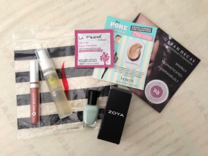 trade items including juice beauty lip gloss, juice beauty hydrating mist, zoya nail polish, la fresh oil-free face cleanser sample wipe, benefit the porefessional sample, and urban decay moondust eyeshadow sample with sephora baggie