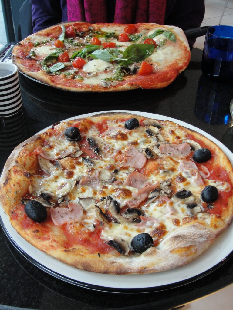 pizza express la reine and pomodoro pesto pizzas