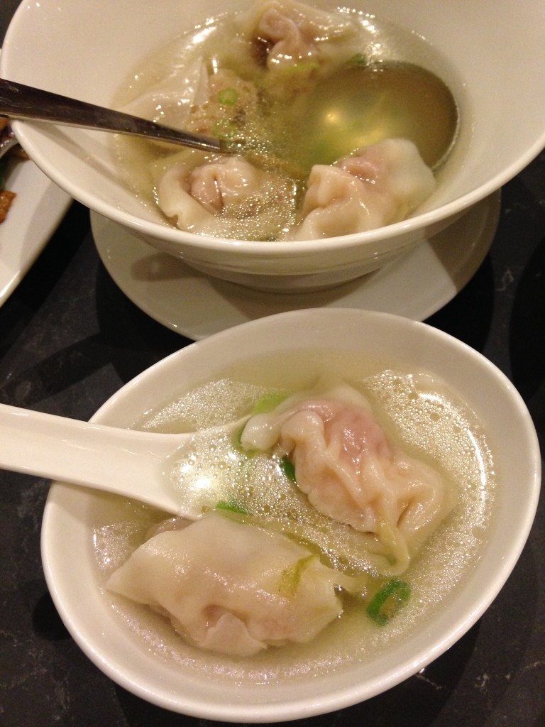 din tai fung shrimp and vegetables wonton soup in clear broth