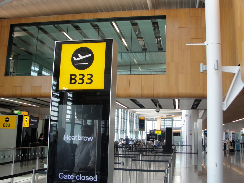 gate b33 in london heathrow airport