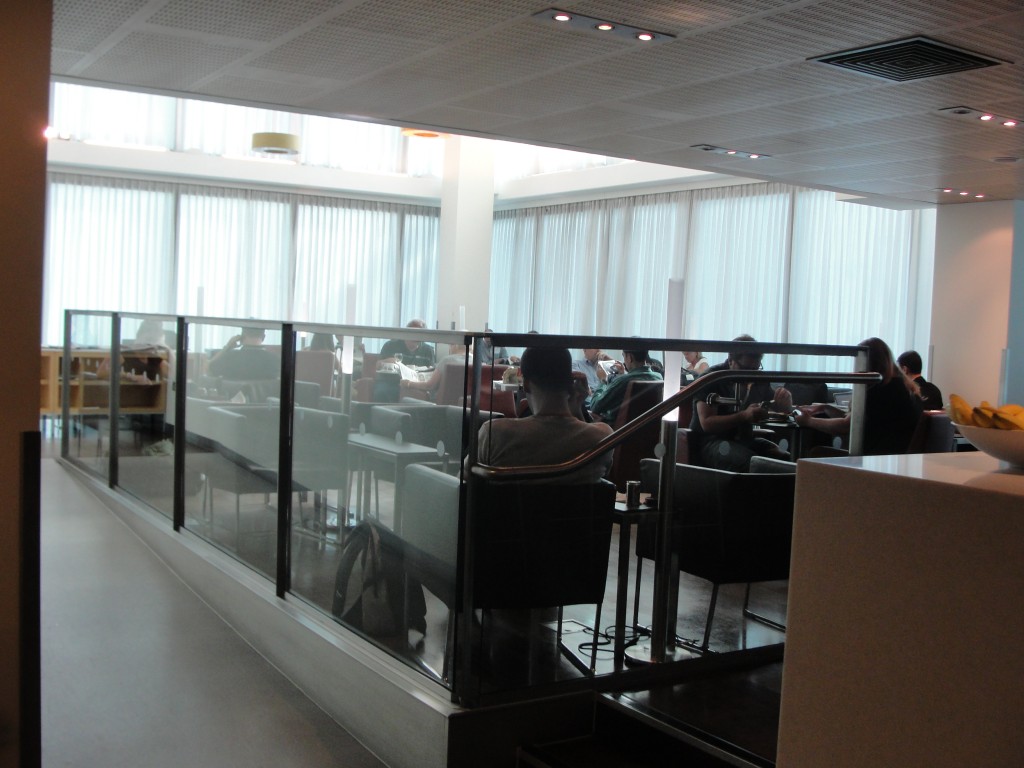 star alliance lounge area with single person couches and tables