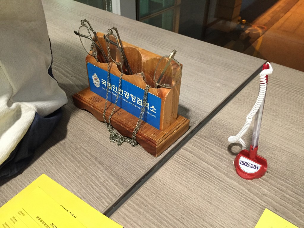 reading glasses at incheon airport